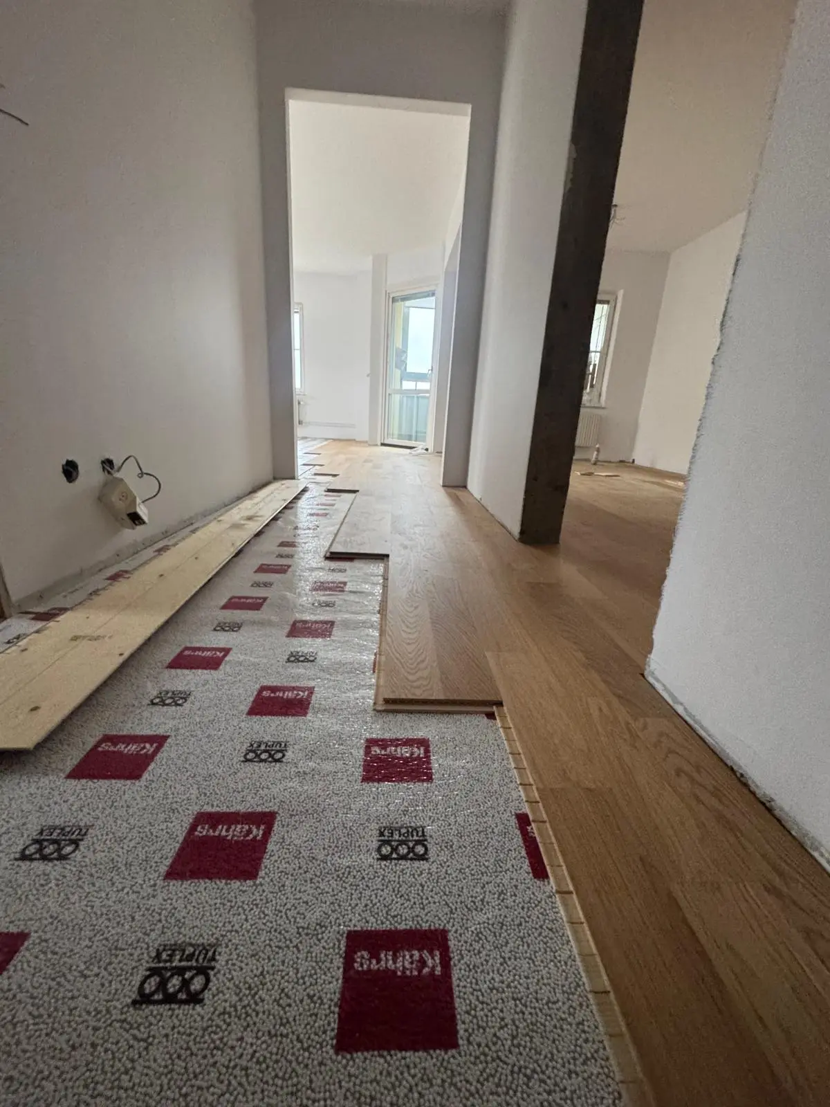 Køkken, gulv og specialsnedkeri – billede 1